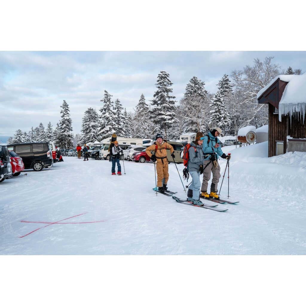 1-Hour Skiing Tour with Full Gear